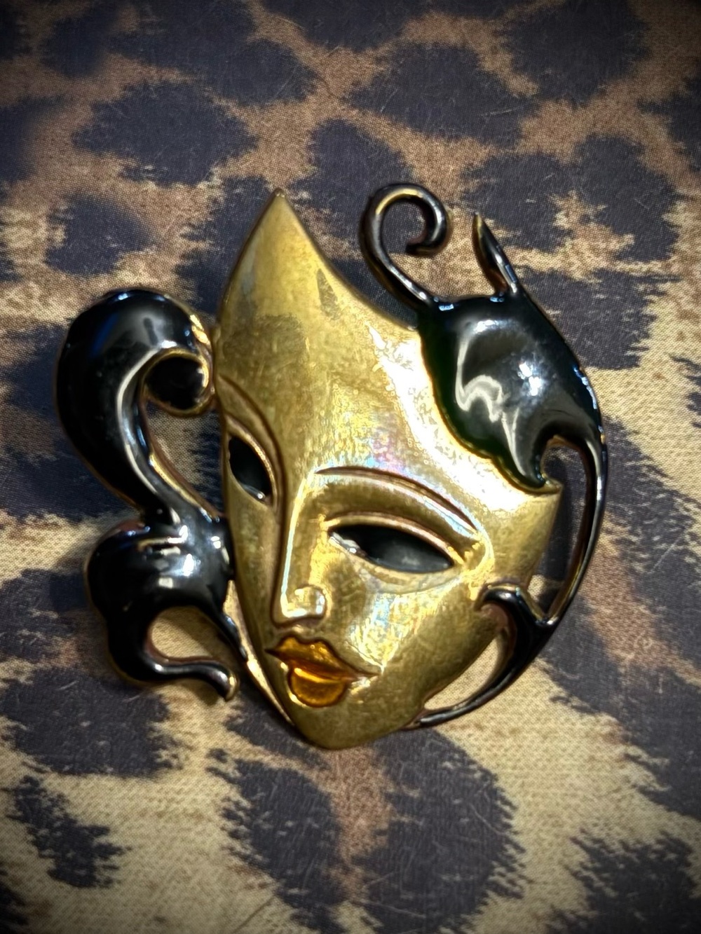 Vintage Gold Opera Mask pin by Pididdly Links on original card